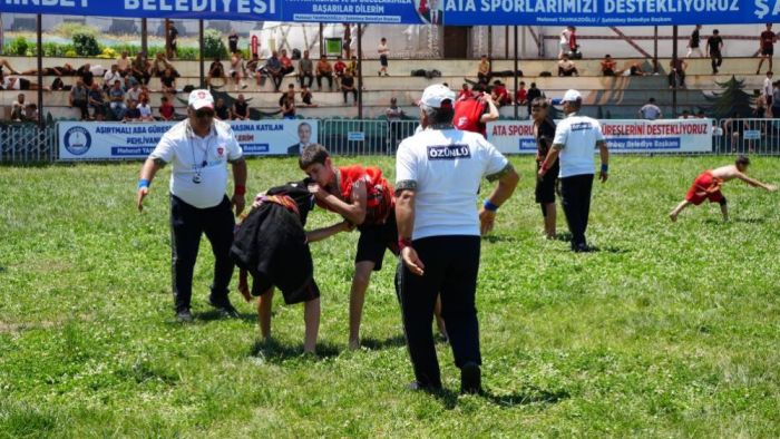 Aşırtmalı Aba Güreşi Türkiye Şampiyonası Şahinbey er meydanında başladı